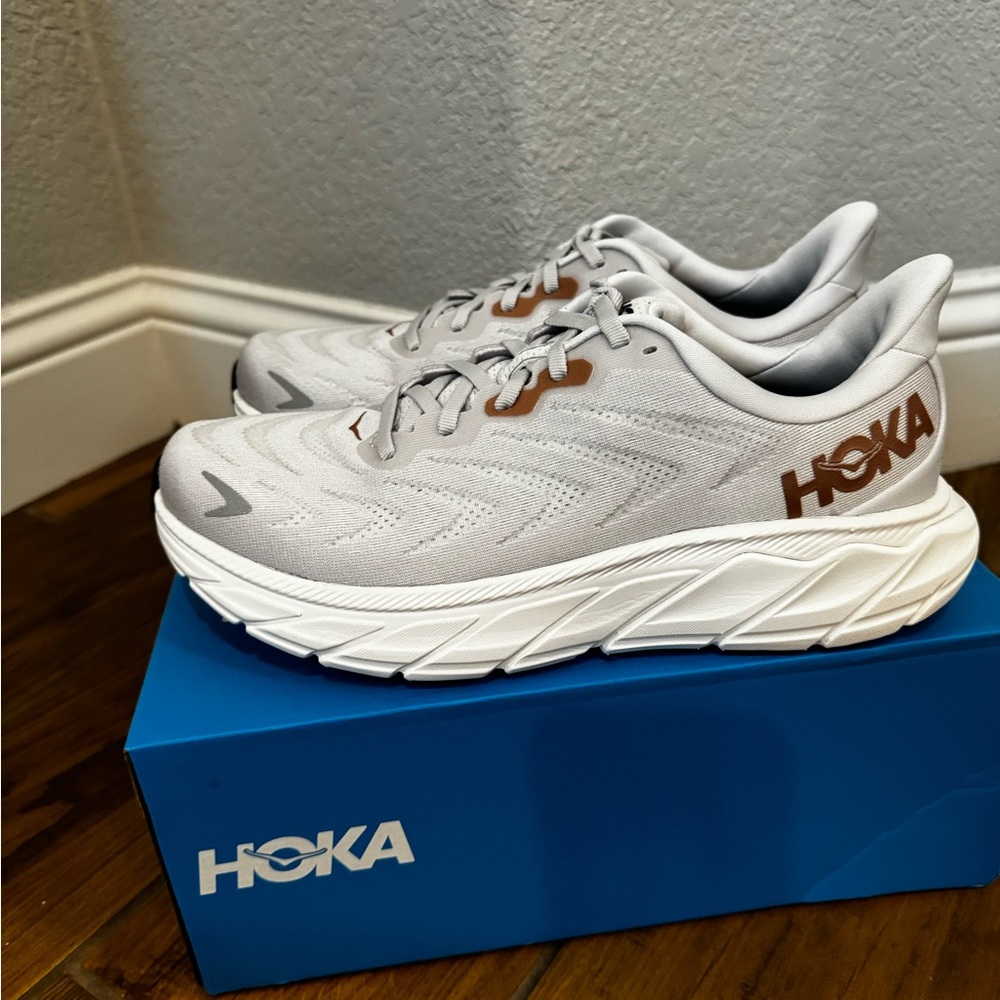 NIB HOKA ARAHI women’s size 9.5